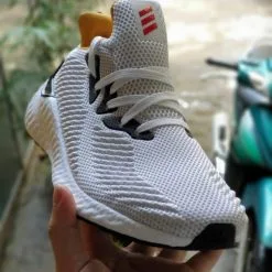 Adidas AlphaBoost 2019 trang vang