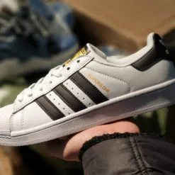 Adidas Superstar tem vang sneakerhs.com