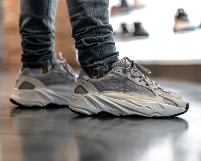 yeezy 700 static auth