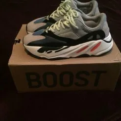 Yeezy 700 OG Wave Runner