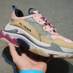 balenciaga triple s rep nau hong phan quang H&S Sneaker