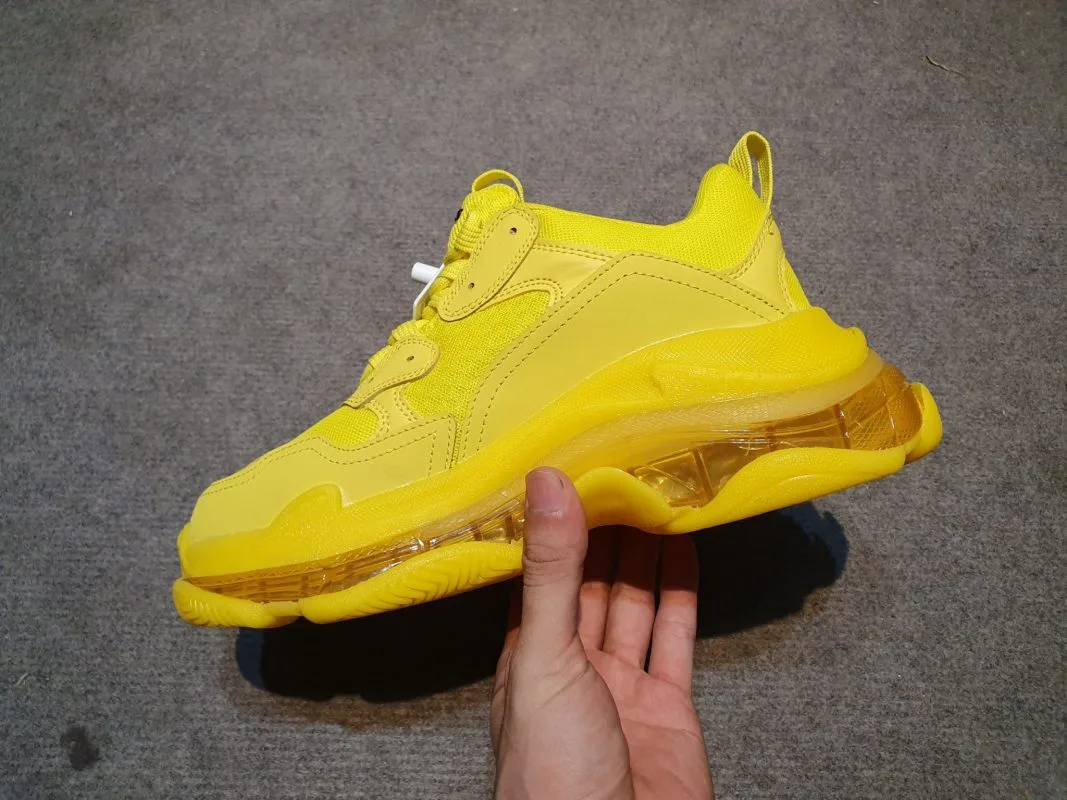 balenciaga triple s rep vang de trong H&S Sneaker (3) balenciaga triple s rep vang de trong H&S Sneaker