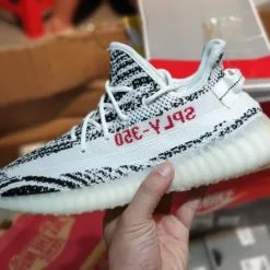 Adidas Yeezy 350 Boost v2 Zebra