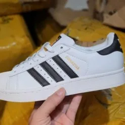 Adidas Superstar tem vang sneakerhs.com