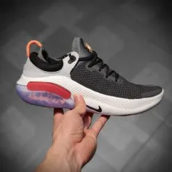Giay Nike Joyride Run Flyknit mau den got do