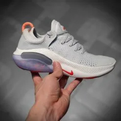 Giay Nike Joyride Run Flyknit mau xam trang