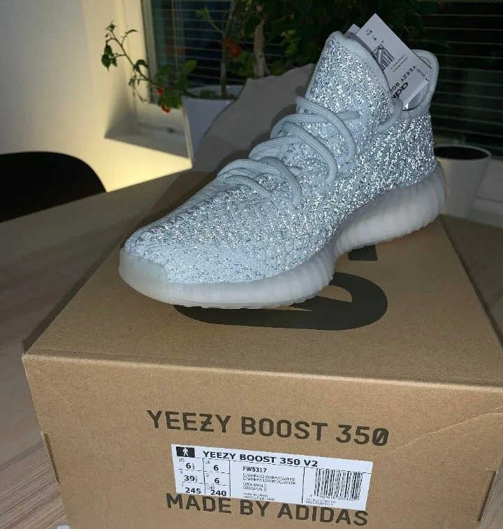 yeezy 350 cloud white replica 1