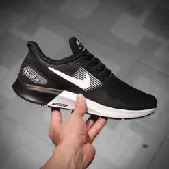 Giay Nike Air Zoom Pegasus 35 mau moi mau den