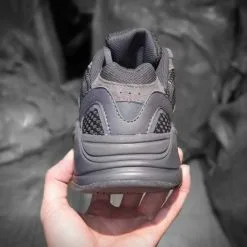giay Adidas Yeezy Boost 700 V2 Vanta den full