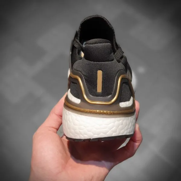 Giay Adidas Ultra Boost 2020 mau den got vang (2) Giay Adidas Ultra Boost 2020 mau den got vang