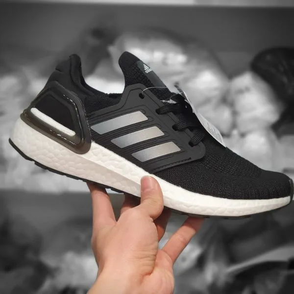 giay Adidas Ultra Boost 2020 mau den giay Adidas Ultra Boost 2020 mau den