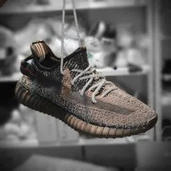 Giay Adidas Yeezy 350 Boost v2 Static den Full phan quang