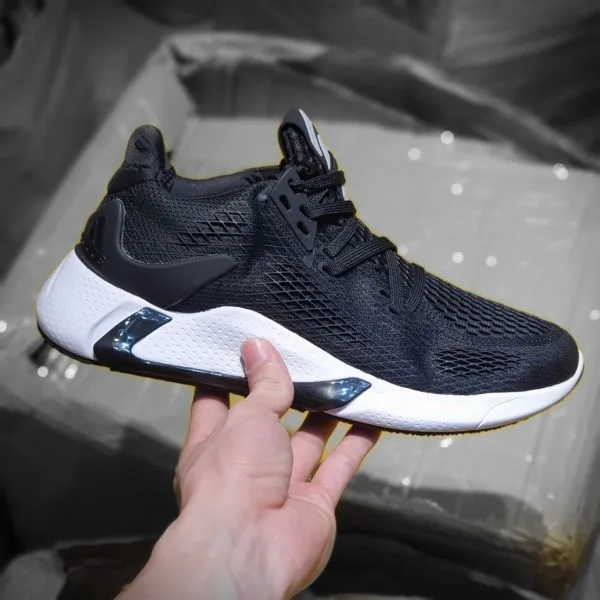 giay Adidas Alpha Bounce Edge XT den de trang giay Adidas Alpha Bounce Edge XT den de trang