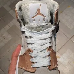 Giay Nike Air Jordan 1 Mid Milan