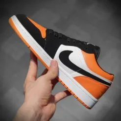 Giay Nike Air Jordan 1S Low thap co mau den cam
