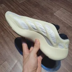 Giay Adidas Yeezy 700 V3 Azael replica gia re ha noi