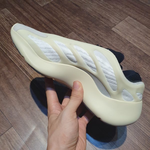 Giày Adidas Yeezy 700 V3 Azael - “Được Tạo Ra Từ Chúa” H&S Sneaker
