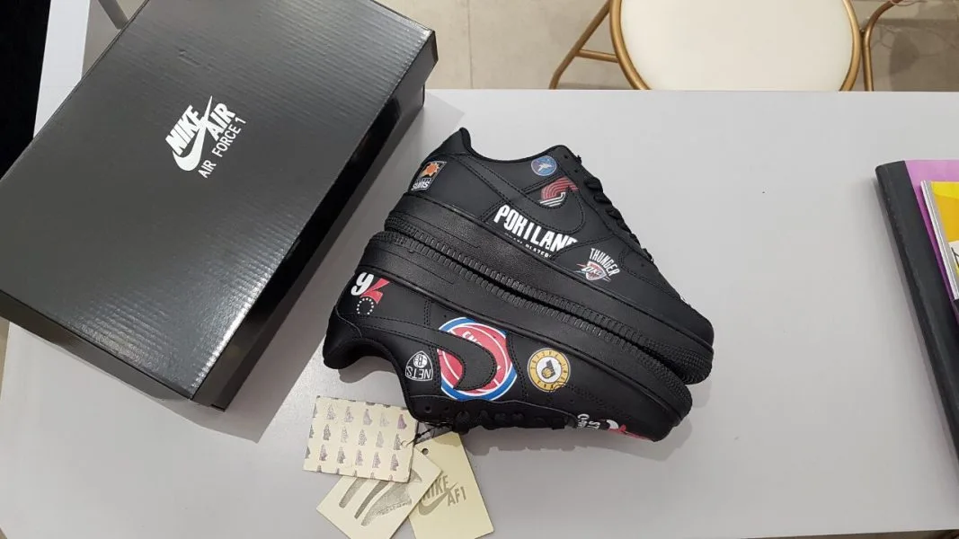 Giay Nike Air Force 1 Supreme Chicago Bulls den co thap gia re ha noi (2) Giay Nike Air Force 1 Supreme Chicago Bulls den co thap gia re ha noi