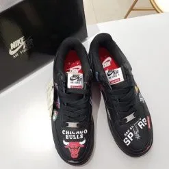 Giay Nike Air Force 1 Supreme Chicago Bulls den co thap gia re ha noi