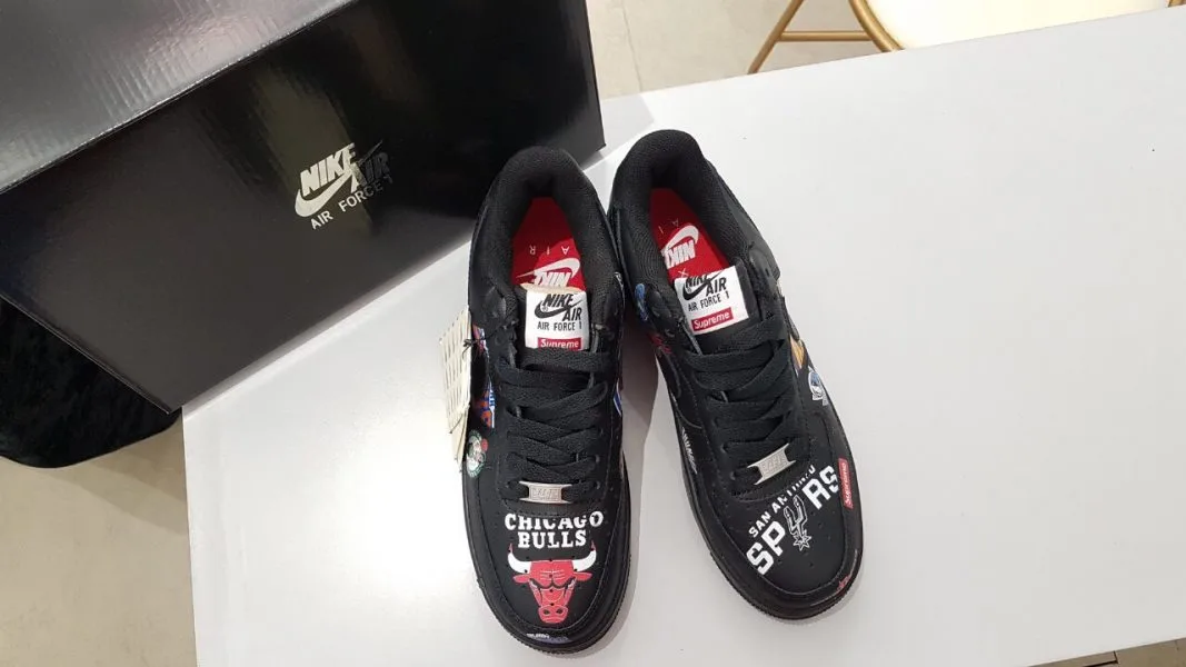 Giay Nike Air Force 1 Supreme Chicago Bulls den co thap gia re ha noi (3) Giay Nike Air Force 1 Supreme Chicago Bulls den co thap gia re ha noi