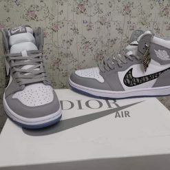Giay Nike Air Jordan 1 X Dior co cao