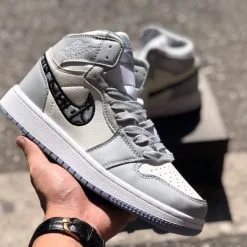 Giay Nike Air Jordan 1 X Dior co cao