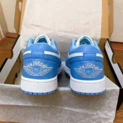 giay Nike SB Air Jordan 1 Low “ UNC” gia re ha noi