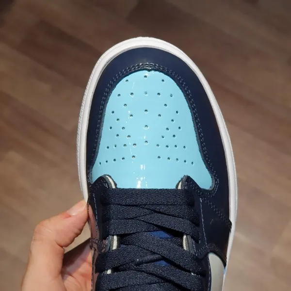 Giay Nike Air Jordan 1 Retro High OG UNC Patent (3) Giay Nike Air Jordan 1 Retro High OG UNC Patent
