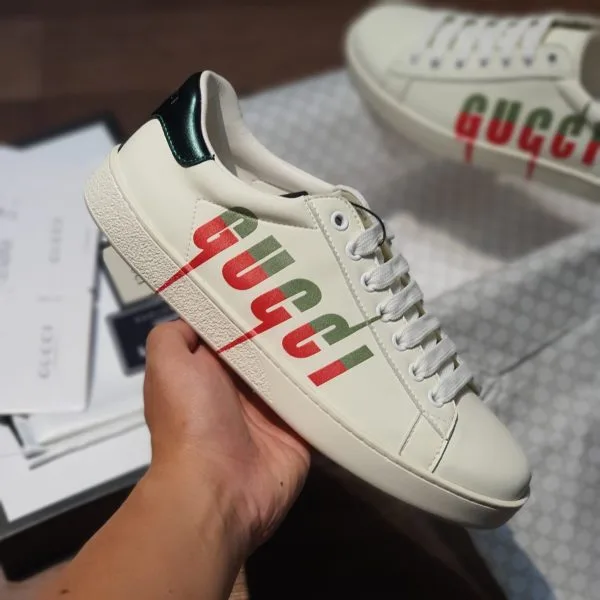giay Gucci Ace Sneaker with Gucci Blade (2) giay Gucci Ace Sneaker with Gucci Blade