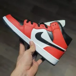 giay nike Air Jordan 1 Mid Chicago gia re ha noi