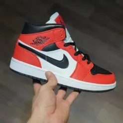 giay nike Air Jordan 1 Mid Chicago gia re ha noi