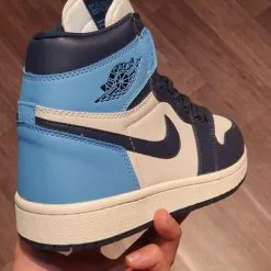 giay nike Air Jordan 1 Retro High Obsidian UNC (GS)