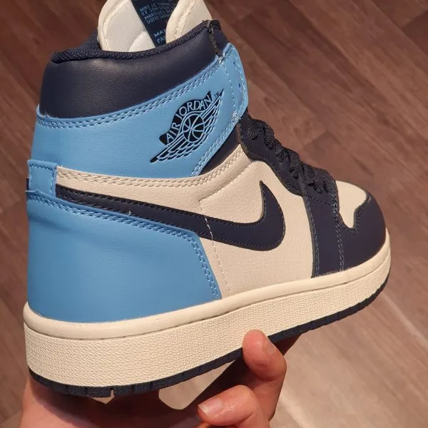 giay nike Air Jordan 1 Retro High Obsidian UNC (GS) (3) giay nike Air Jordan 1 Retro High Obsidian UNC (GS)
