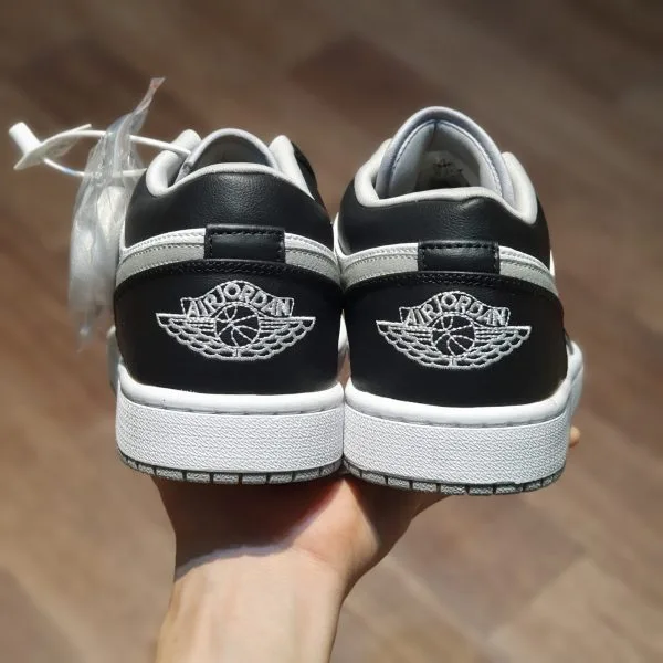giay nike air jordan 1 low trainers in light smoke grey black vet bac khoi (1) giay nike air jordan 1 low trainers in light smoke grey black vet bac khoi