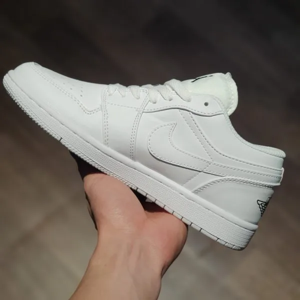Giay Air Jordan 1 Mid BG Triple White Trang Full co thap (2) Giay Air Jordan 1 Mid BG Triple White Trang Full co thap