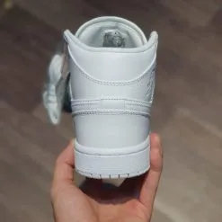 giay Air Jordan 1 Mid BG Triple White trang full co cao