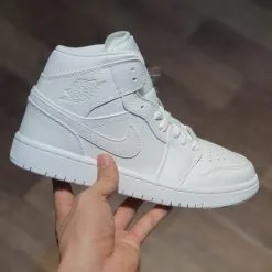 giay Air Jordan 1 Mid BG Triple White trang full co cao