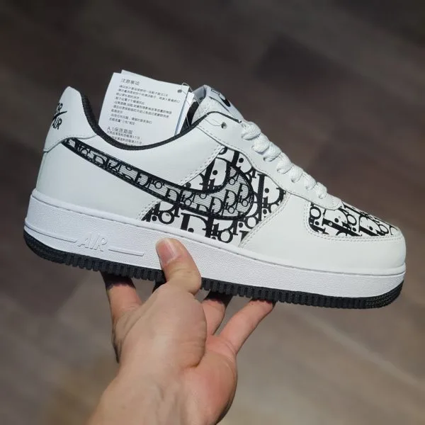 giay Dior x Nike Air force 1 low co thap trang chu den giay Dior x Nike Air force 1 low co thap trang chu den