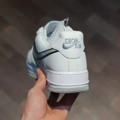 giay Dior x Nike Air force 1 low co thap trang chu trang