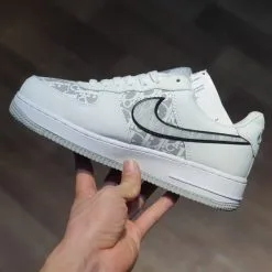 giay Dior x Nike Air force 1 low co thap trang chu trang