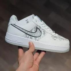 giay Dior x Nike Air force 1 low co thap trang chu trang