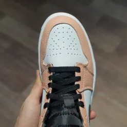 giay Nike Air Jordan 1 Mid Pink Quartz GS thach anh