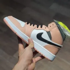 giay Nike Air Jordan 1 Mid Pink Quartz GS thach anh