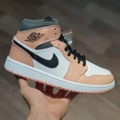 giay Nike Air Jordan 1 Mid Pink Quartz GS thach anh