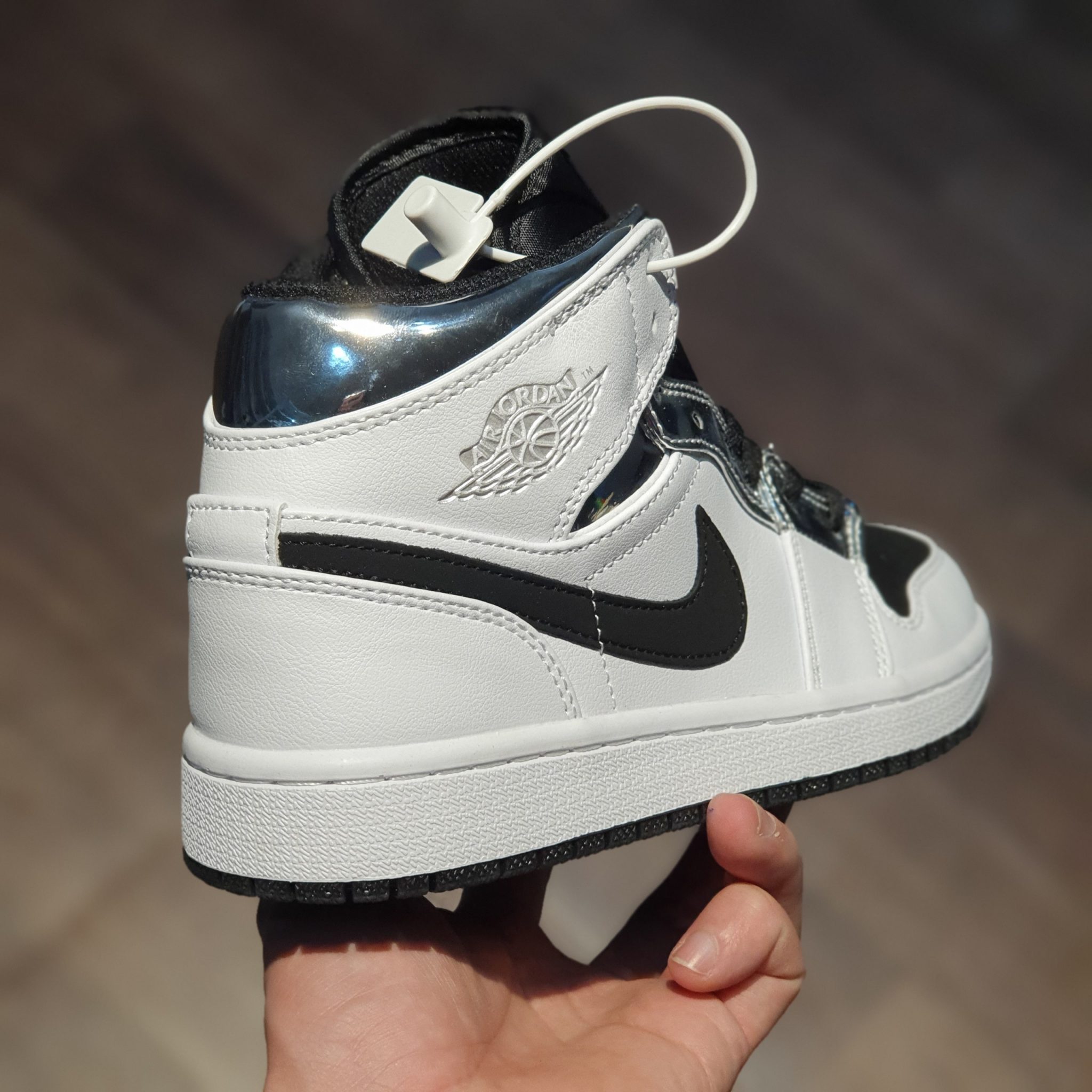 aj1 dior retail
