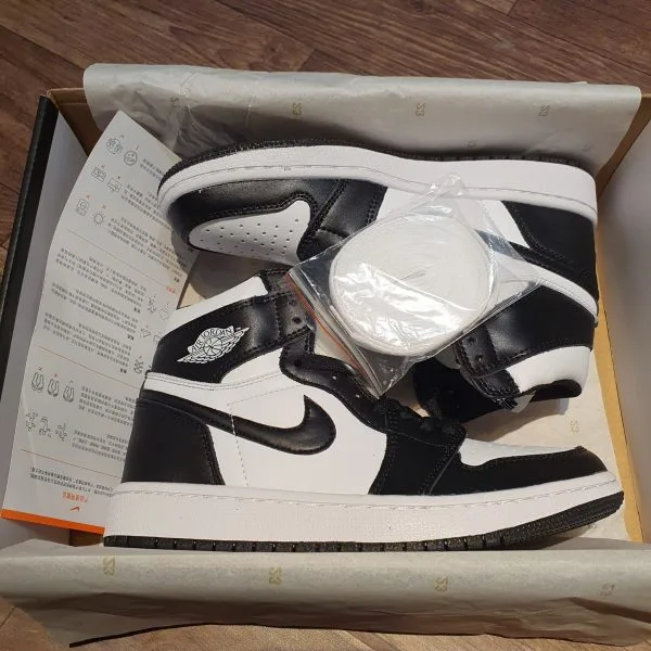 Giay Nike Air Jordan 1 Retro High OG Black White Replica 11 Jordan 1s Panda replica 11 Giày Nike Air Jordan 1 Retro High OG Black White Replica 1:1 ( Jordan 1s Panda replica 1:1)