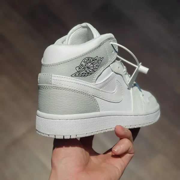 giay Nike Air Jordan 1 Mid SE GS 'Swoosh Logo - Grey Camo' rep 11 (3) giay Nike Air Jordan 1 Mid SE GS 'Swoosh Logo - Grey Camo' rep 11
